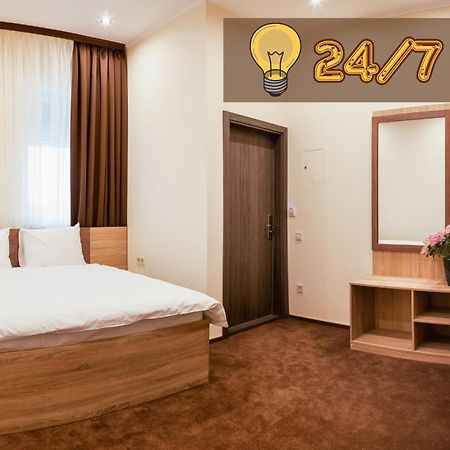 Twin Apart Hotel Kiev Esterno foto